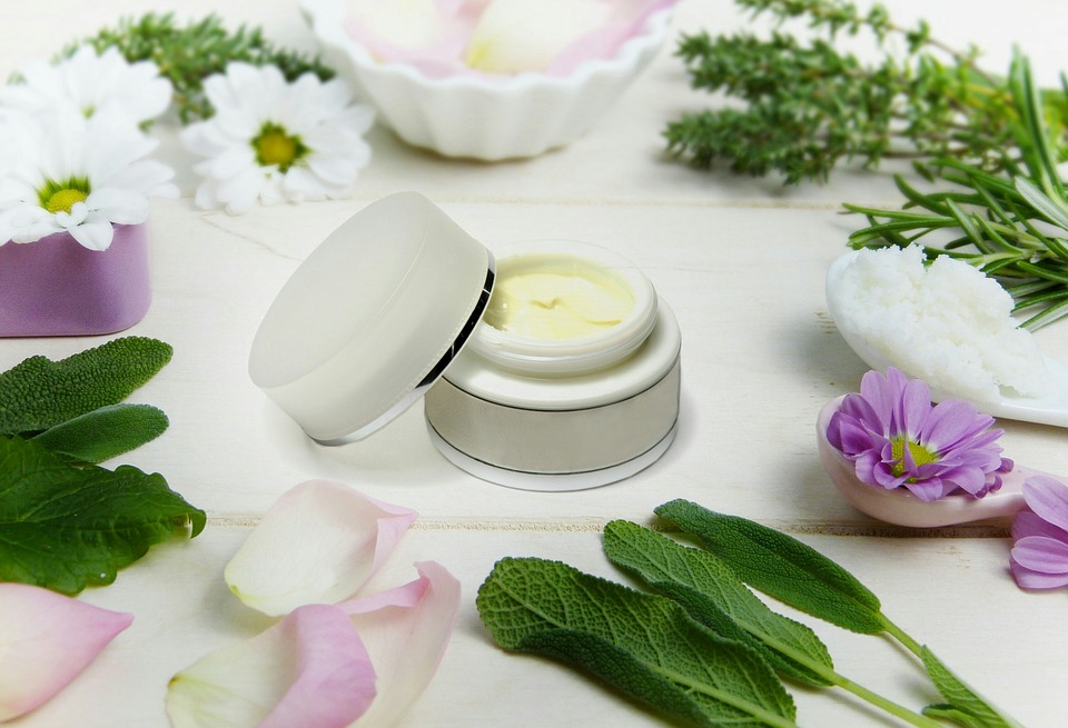 What to Look for in Natural Anti-Aging Products