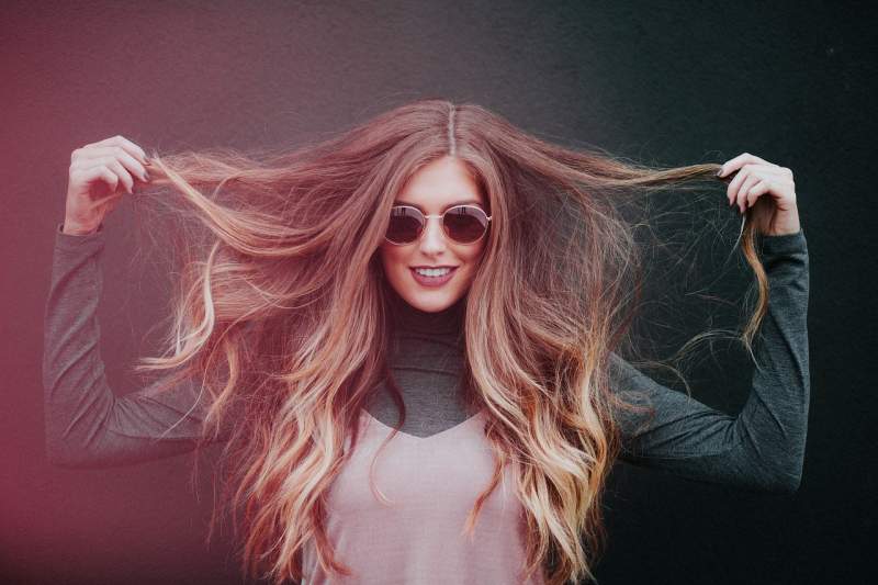 woman wearing hair extensions