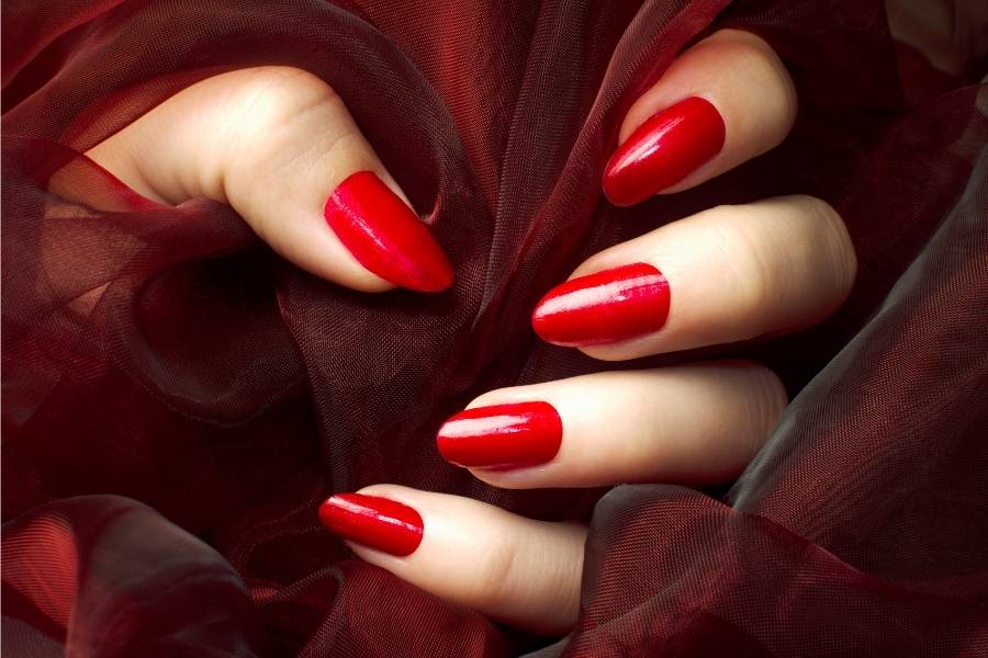 red nails