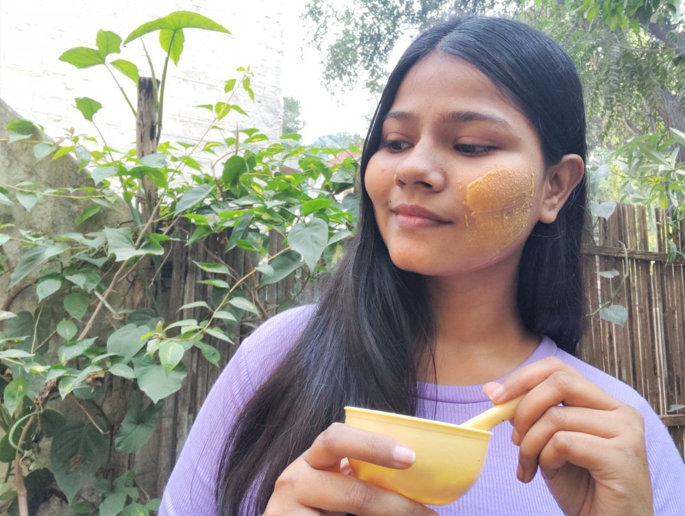 Thanaka powder face mask featuring Healing Bark